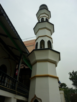 มัสยิดกูวติลอิสลาม ตึกแดง